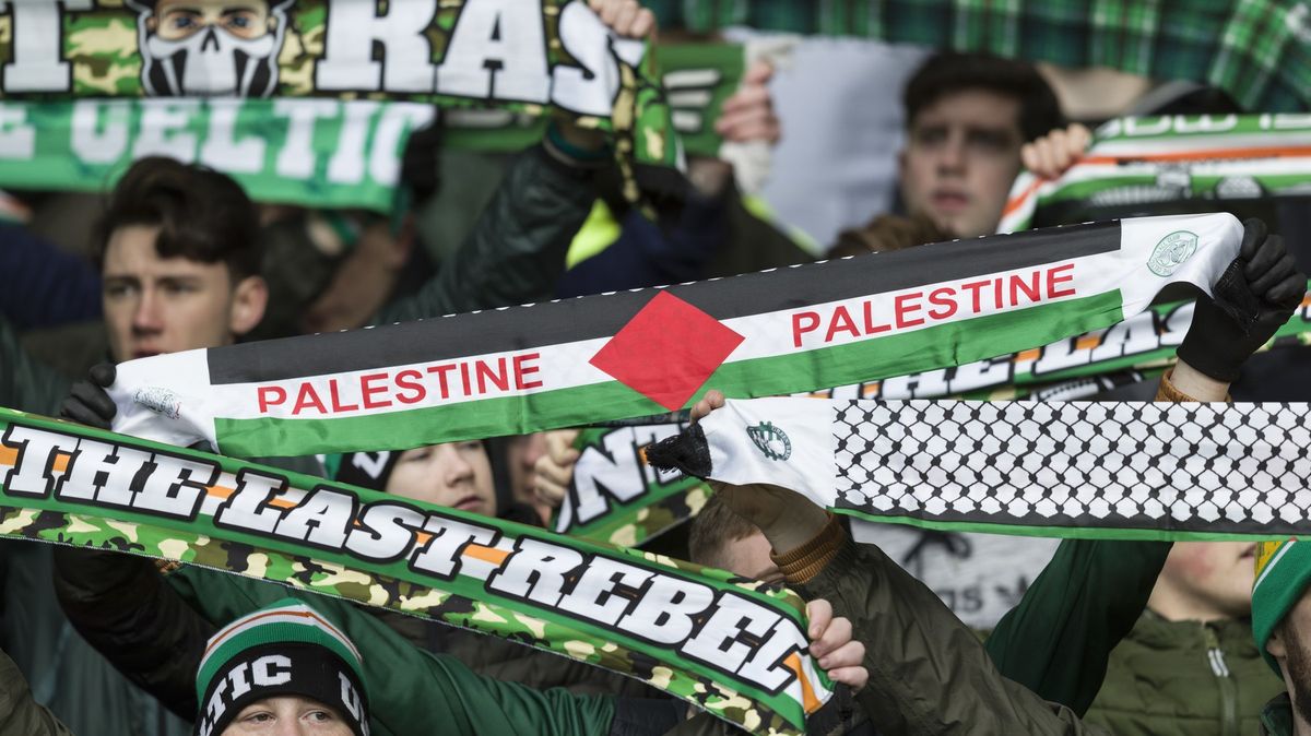 Patří izraelský tým na EURO? Skotští fandové si myslí, že ne